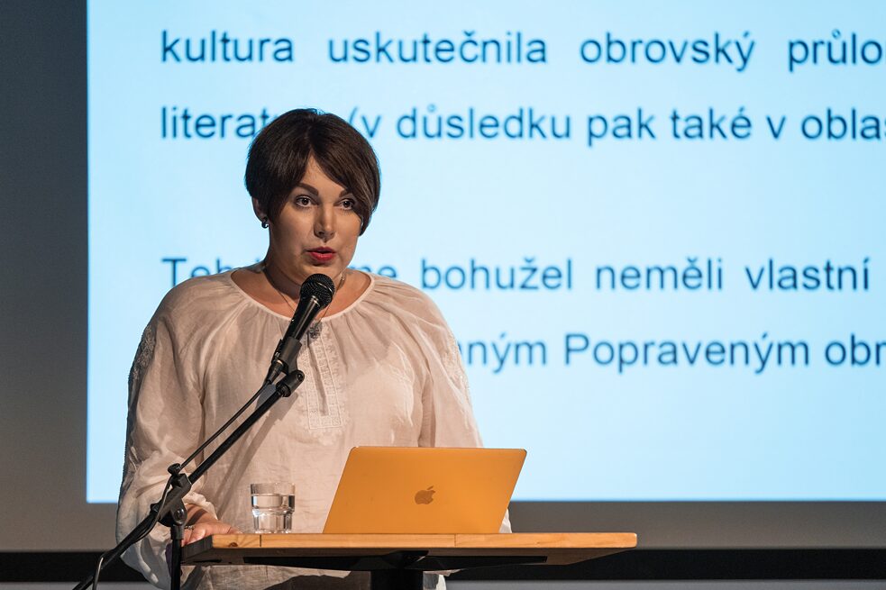 Sonia Koshkina auf der Tagung der tschechischen Schriftsteller*inne-Vereinigung