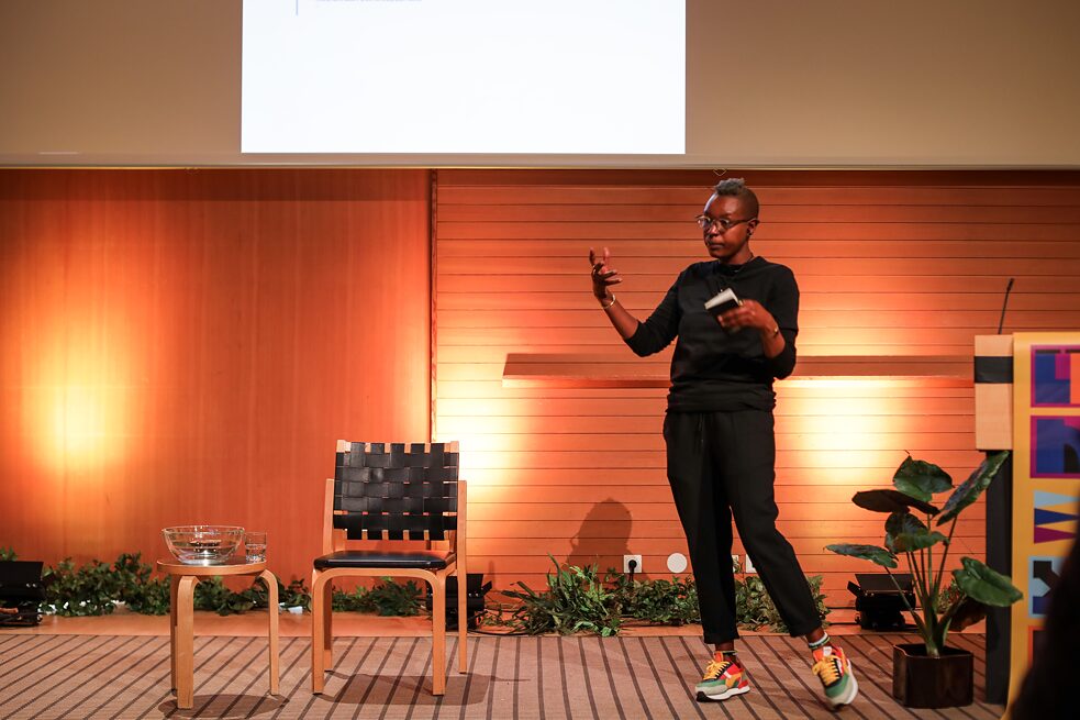 Neo Musangi during their artistic lecture 'Dogs Hunting in the Park' in front of a screen