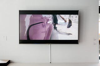 Rangoato Hlasane, Sasosedi sa Tsodio, 2020, Ausstellungsansicht im Centre PHI, Foto: Adil Boukind