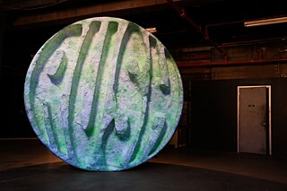 Zuzanna Czebatul, MACROMOLECULE EXPLOITING SOME BIOLOGICAL TARGET, 2021, Ausstellungsansicht am Knockdown Center, New York, 2022