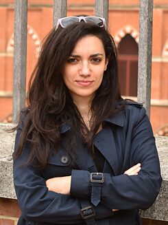 Porträt einer Frau draußen