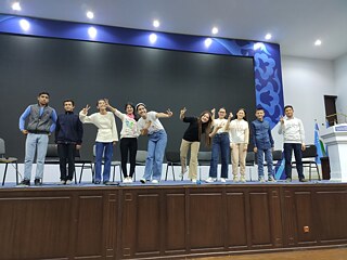 Выступление театральной группы PASCH-школы №19  © © Goethe-Institut Usbekistan Ученики - PASCH 