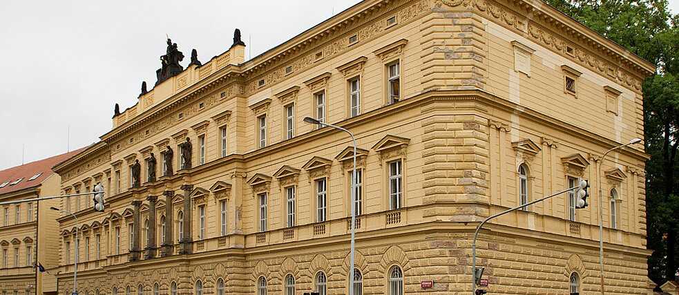 Gymnázium Botičská