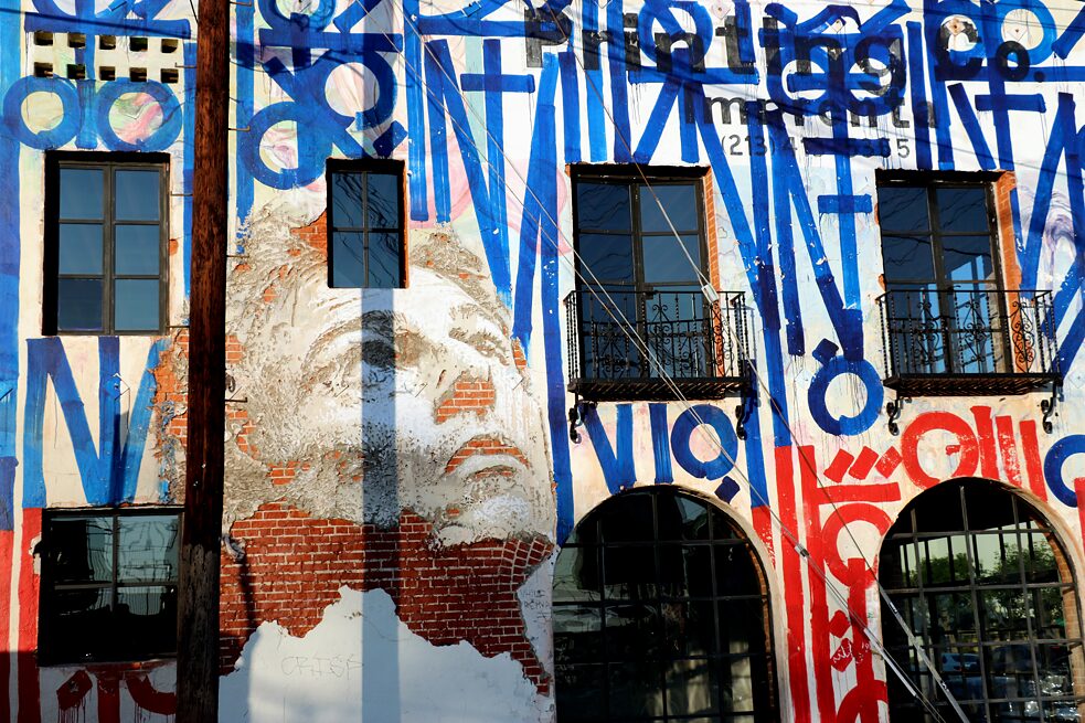 Wall collaboration by Retna und Vhils