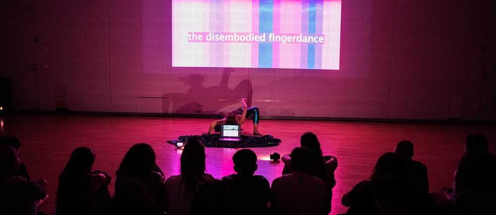 Un|controlled Gestures im HAU