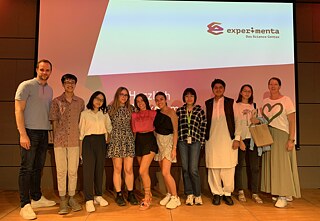 Serena Volpicella (5.v.li.) mit ihrer Gruppe während des Besuchs der Experimente in Heilbronn 