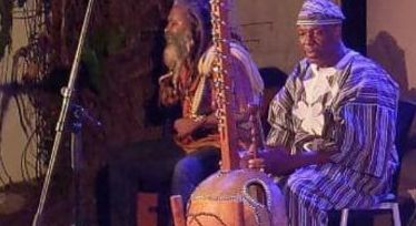 „La compagnie les griots“ unter der Leitung von Rufin ABALODO