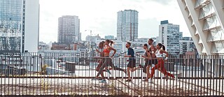 Kaum eine Sportart ist älter, kaum eine egalitärer, kaum eine so sehr Breitensport: das Jogging gab es schon immer irgendwie.