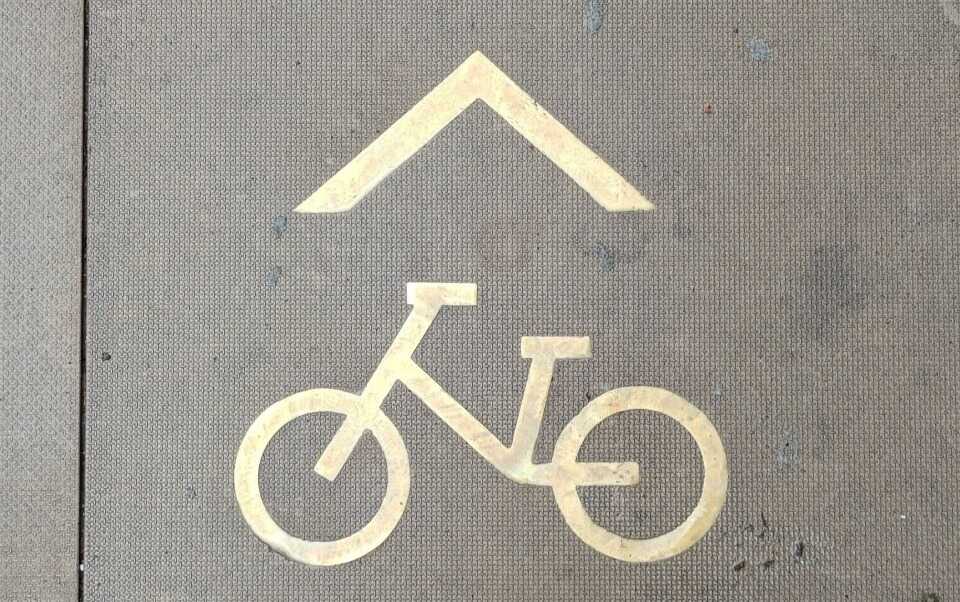 Ich fahre mit dem Rad zur Arbeit. In erster Linie, weil ich unabhängig mich bewegen kann und ziemlich schnell überall hinkomme. Die Fahrradwege haben sich in letzter Zeit verbessert, aber immer noch fehlt es an sicheren Möglichkeiten für Fahrradfahrer.