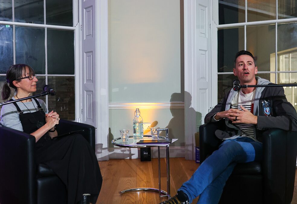 Ann O’Dea (Silicon Republic & Future Human) und Florian Carle (Yale Quantum Institute) bei der "Entangled" Veranstaltung am Goethe-Institut Dublin