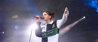 Nina Chuba auf der Bühne