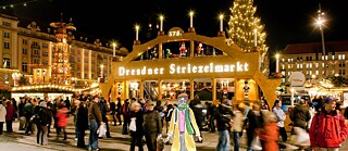 Oma Trude besucht einen traditionellen Weihnachtsmarkt in Dresden