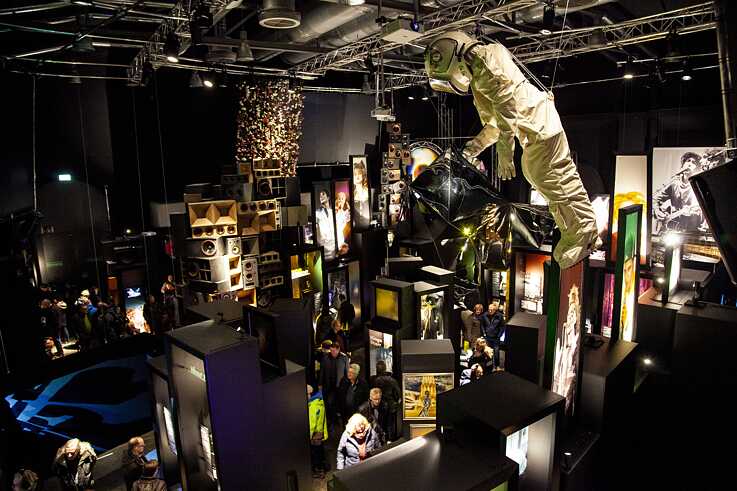 dauerausstellung-besucher