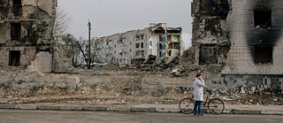 <i>Quando a primavera chegou a Bucha</i> de Mila Teshaieva & Marcus Lenz