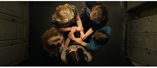 <i>RAPARIGAS DOS ESCOMBROS </i> de Oliver Kracht