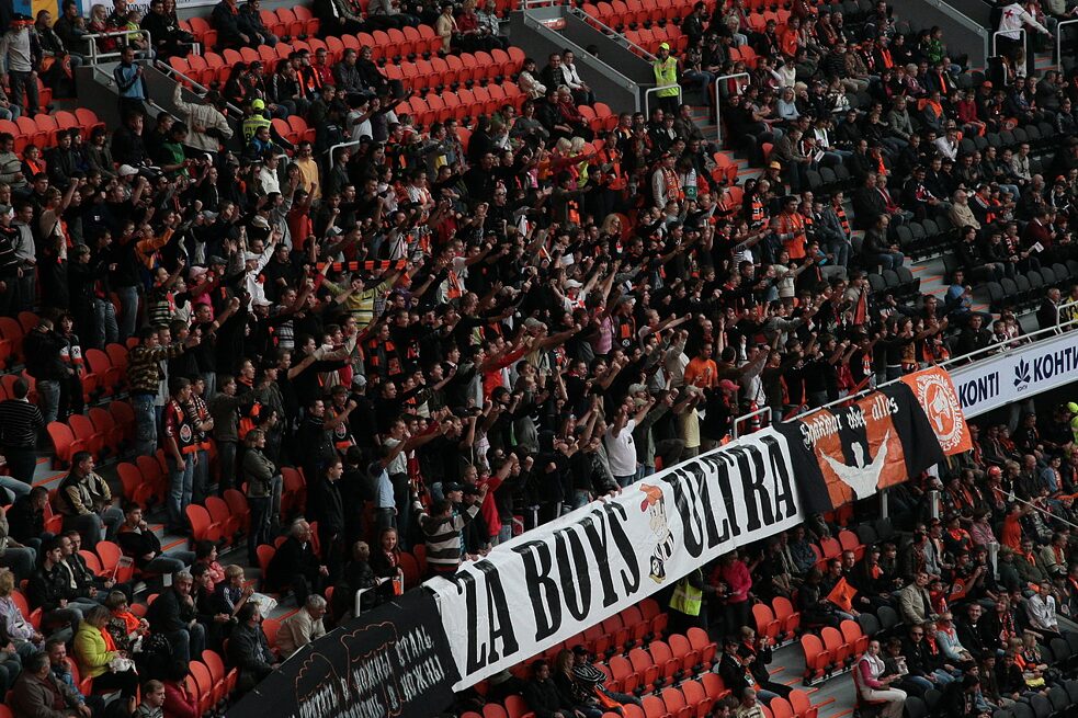 Schachtar-Ultras in der Donbass Arena, 2009