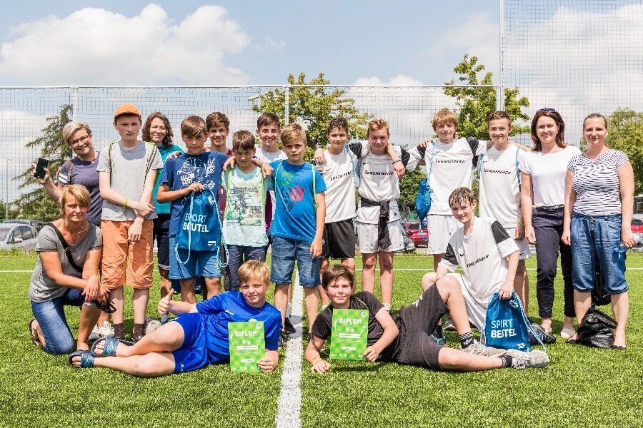 Tyto dva týmy z kategorie 2 měly shodné výsledky, proto letos máme dva výherce: Tým Lišáci Lidická ze základní školy Lidická v Hrádku nad Nisou a tým Klánovice 1 ze základní školy Masarykova  v Praze.