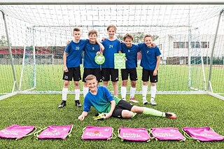 Die glücklichen Sieger der Kategorie 1: Team Tokara aus Prag