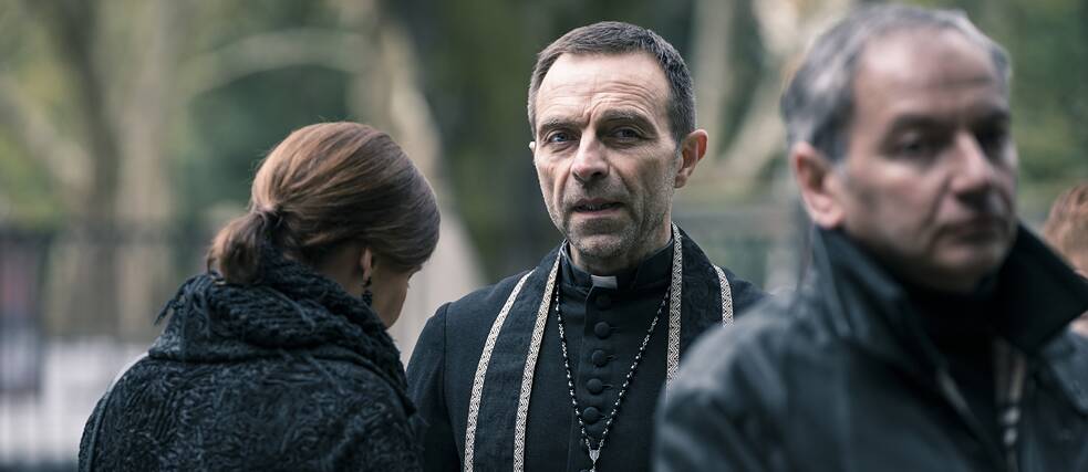 Temporada 2, Episodio 1 Omnipresente: Luke ve al ex-mentor Case (Aleksandar Jovanovic) por todas partes. Pero en realidad está muerto...  