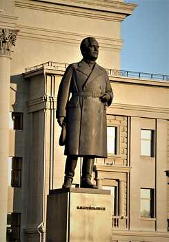 Kujbyschew-Denkmal (Kujbyschew-Platz) © Pawel Kartaschow
