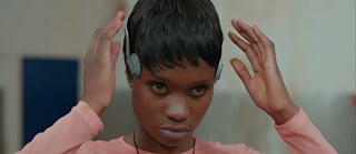 Lorna Ishema als Cee im Film „Hyperland”