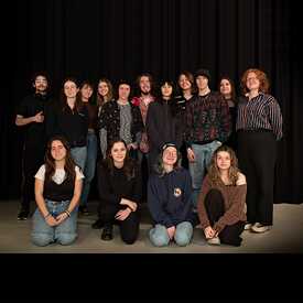 Gruppenfoto junger Menschen