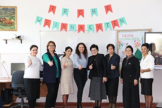 Mit Lehrerinnen der Schule Nr. 112 in Taschkent