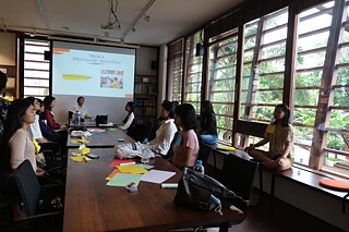 Live with art: Reflect yourself through art for women