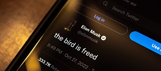 Ist Elon Musk nun Fluch oder Segen für Twitter? Tweet von Musk zum Auftakt seiner Übernahme der Plattform. 