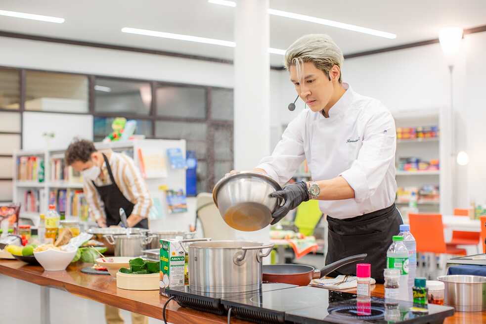 Überschüssige Lebensmittel werden von Küchenchef Chef Boom in leckere Köstlichkeiten verwandelt 