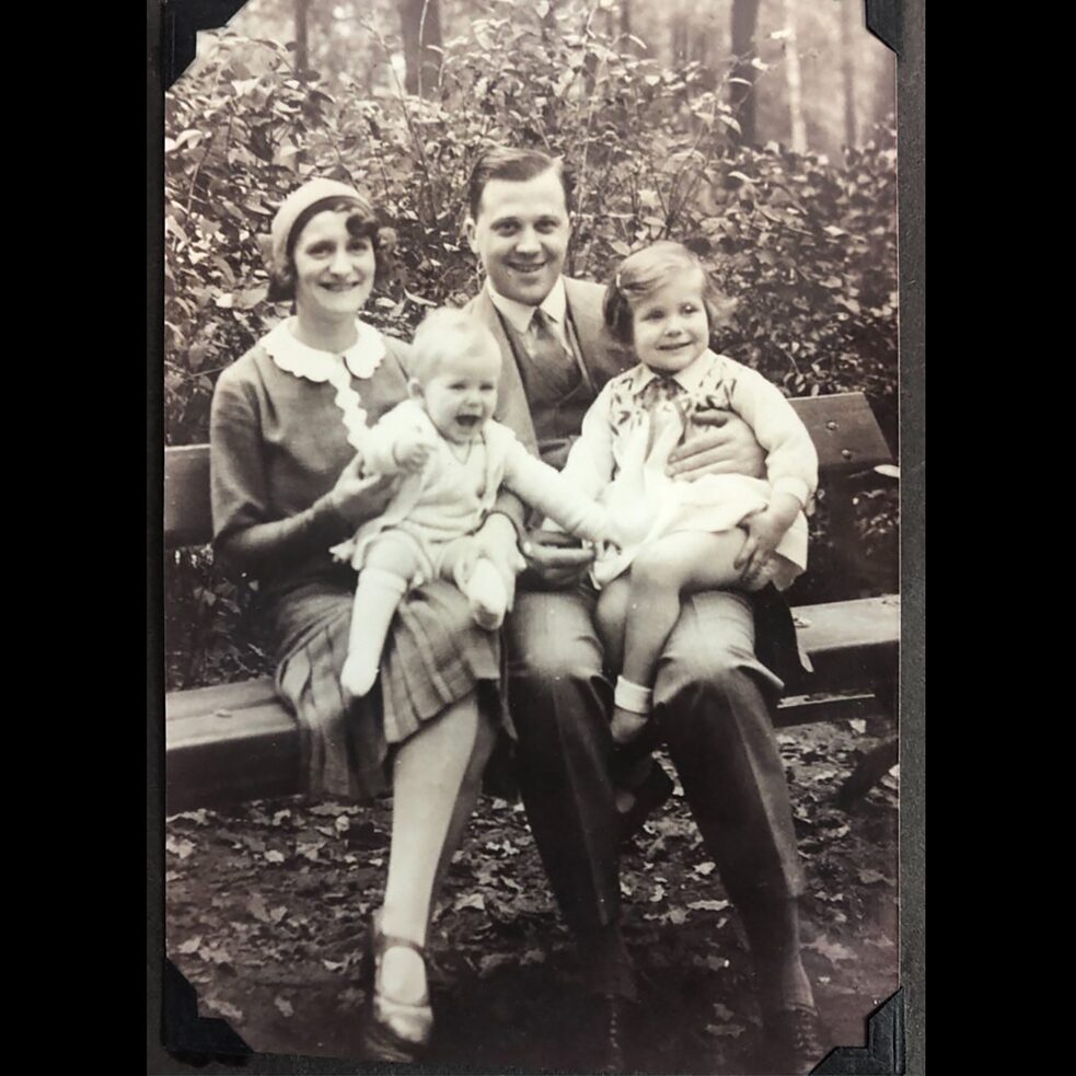Fritz und Frieda Kuhn mit ihren Kindern, Rita und Hans