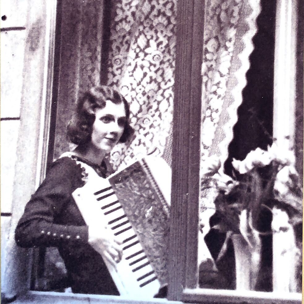 Anni Abraham playing the accordion