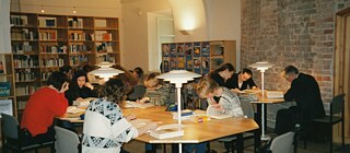 Bibliotēka 1995. gadā.