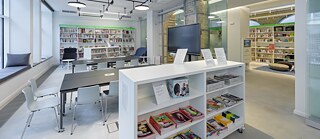 Bibliotēka 2022. gadā institūta jaunajā mājvietā Berga Bazārā. 