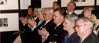 Gētes institūta Rīgā jauno telpu atklāšana 1999. gada 21. maijā. Attēlā no kreisās: Viza Ruprehta, Gētes institūta Rīgā vadītāja dzīvesbiedre, Dr. Ronalds Ruprehts, Gētes institūta Rīgā vadītājs (1997-1999), Kristiāne Hercoga, VFR prezidenta dzīvesbiedre, Romāns Hercogs, Vācijas Federatīvās Republikas prezidents (1994-1999), Guntis Ulmanis, Latvijas Valsts prezidents (1993-1999), Aina Ulmane, Latvijas Valsts prezidenta dzīvesbiedre.