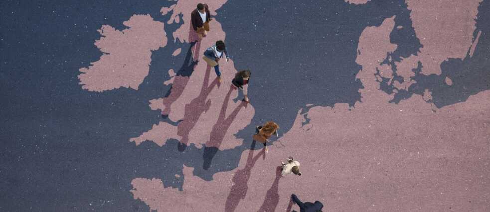 Map of the UK walking towards Europe.