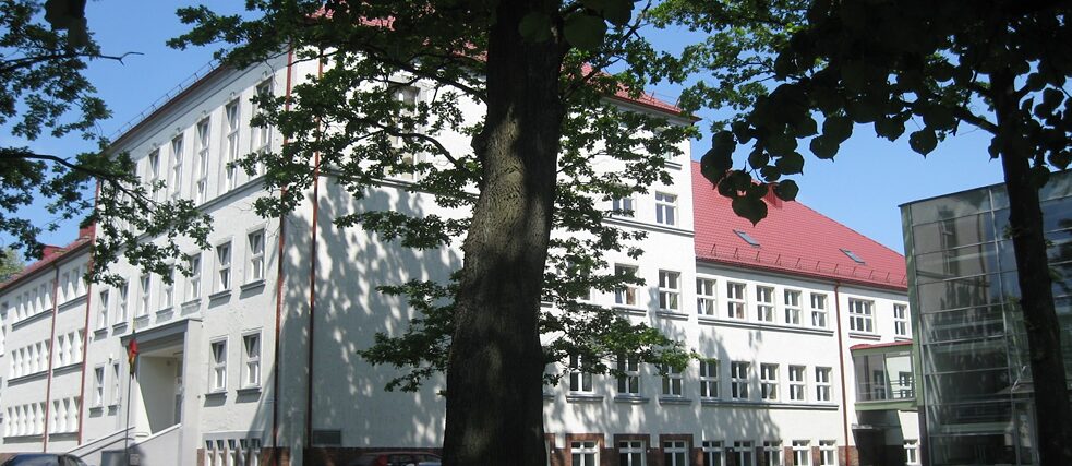 Pagėgių Algimanto Mackaus gimnazija