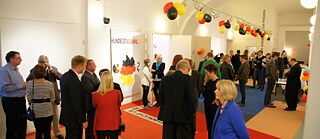 2013. gada septembris, Vācijas Federatīvās Republikas Bundestāga vēlēšanu rezultātu sagaidīšana Gētes institūtā Rīgā.