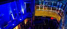 At Kunsthaus ACUD, the inner courtyard served as a projection screen and stage for the installation "Alarm"