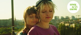 Lena Urzendowsky und Jella Haase im Film „Kokon”
