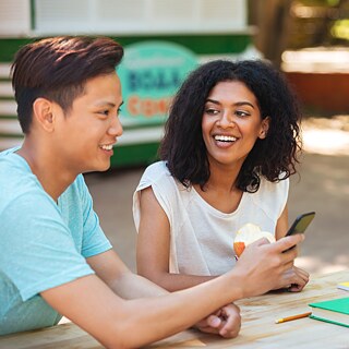 eine Frau und ein Mann 