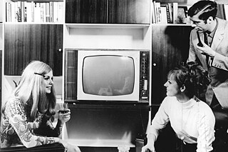 Vertrau auf TV – Werbespots im Fernsehen wirken vertrauenswürdiger als wenn Influencer*innen in Social Media werben.