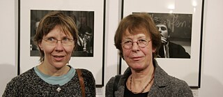 2008. gads, Barbaras Klemmas fotoizstādes atklāšana Gētes institūtā Rīgā. Attēlā no kreisās: Inta Ruka un Barbara Klemma.
