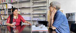 Elvira Espejo Ayca im Gespräch mit Dr. Barbara Steiner, Direktorin der Stiftung Bauhaus Dessau