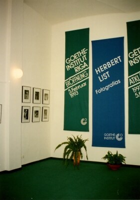 1993. gada februāris, reklāmas plakāti Herberta Lista fotoizstādei Gētes institūtā Rīgā.