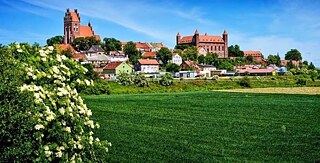 Hallo! Ich wohne in Gniew. Es ist sehr schön hier. Sie können diesen Ort besuchen, hier gibt es viele interessante Dinge