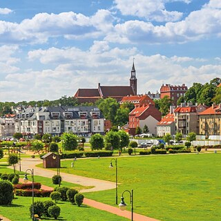 Hallo! Ich wohne in Tczew. Es ist klein aber schön Stadt in Polen. Ich mag lebe hier, denn sind hier nette Leute.
