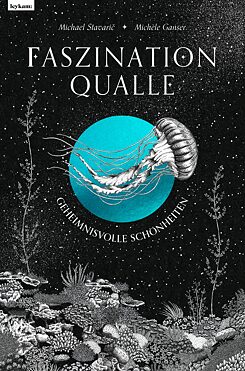 Buchcover für "Faszination Qualle" von Michael Stavarič. Schwarz-weiße Illustration vom Meeresboden im Stil einer Radierung. Mittig sieht man eine große Qualle.
