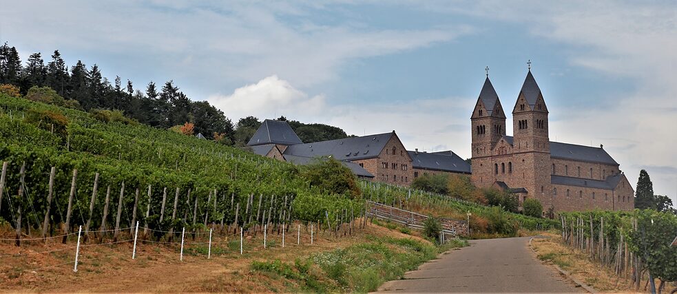 Die Abtei St. Hildegard ist ein Benediktinerinnenkloster in Eibingen bei Rüdesheim im Bistum Limburg (Hessen)