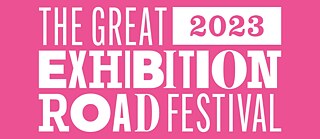 Weißer Text auf rosa Hintergrund mit der Aufschrift: Das große Straßenfest der Ausstellung 2023
